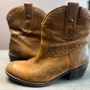 BOC brown leather booties